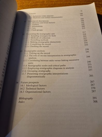 Excavation. Cambridge Manuals in Archaeology. Steve Roskams.