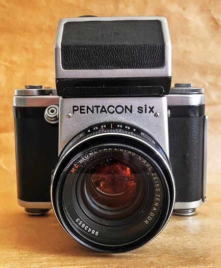 Pentacon Six | Medium Format SLR Camera | Sharp Carl Zeiss Jena MC Biometar 80mm f/2.8 Prime Lens.