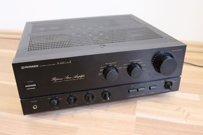 Pioneer amplifier and speakers