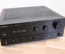 Pioneer amplifier and speakers