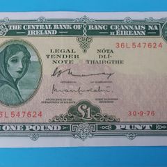 Irish 1976 Lady Lavery One pound banknote in Extremley Fine