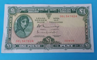 Irish 1976 Lady Lavery One pound banknote in Extremley Fine