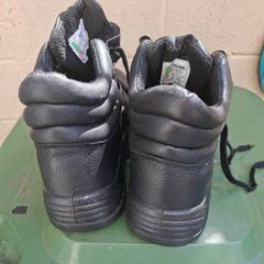 mens work boots.
