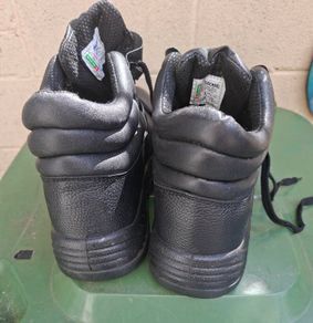 mens work boots.