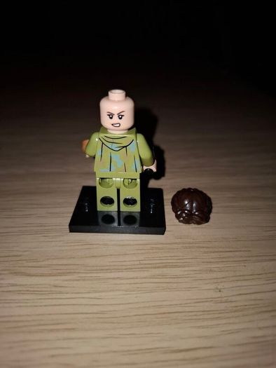 A mix of Lego Star Wars figures