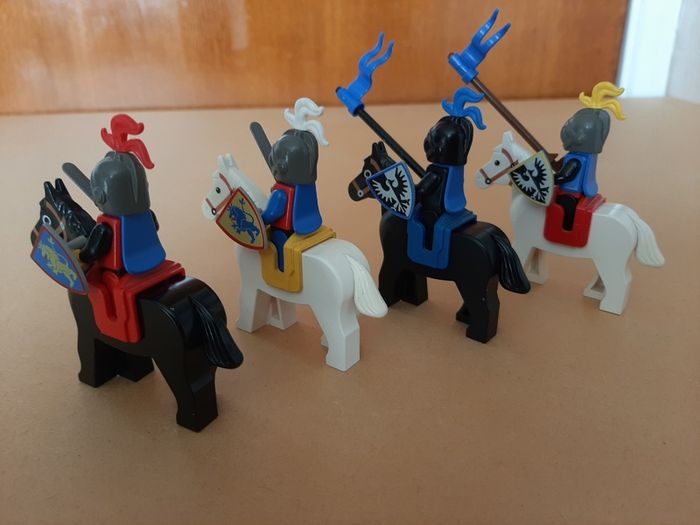 LEGO Castle 10 Vintage Knight Minifigures from 1980s. Largely in good condition.