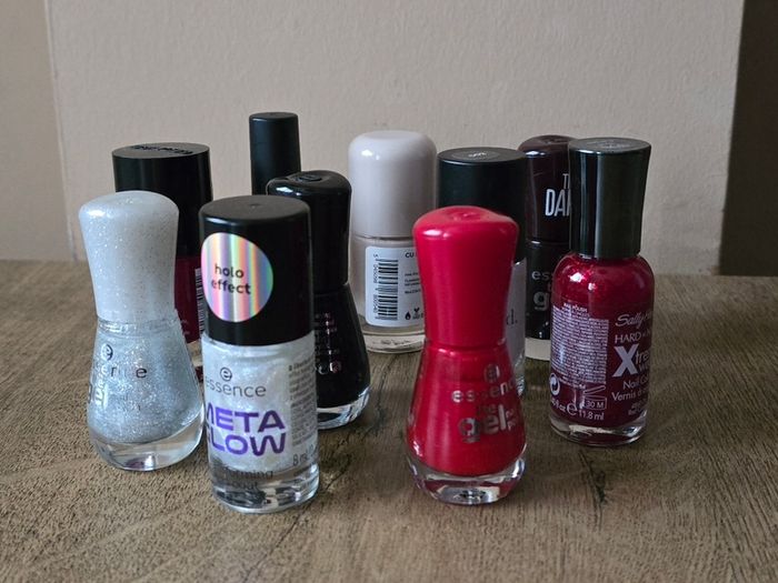 10 bottles of nail polish