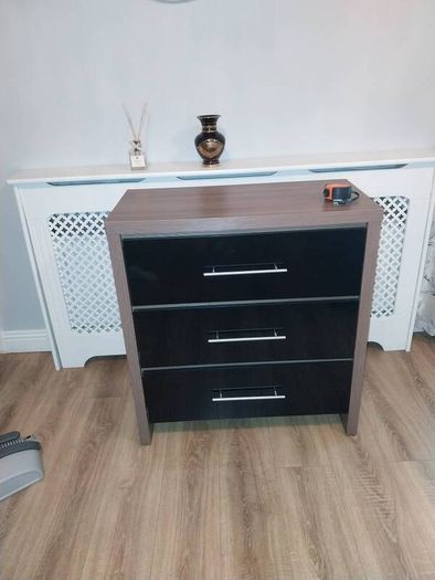 3 Chest of Drawers