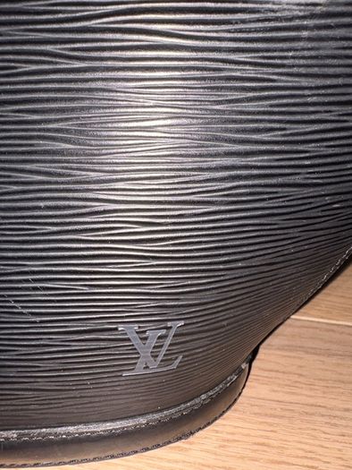 Authentic Louis Vuitton Epi St. Jacques black