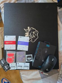 Logitech G Pro X Superlight + SkyPAD 3.0 XL Glass Mouse Pad + Xraypad Obsidian Skates - Full Set, Excellent Condition, Complete - Full Boxed