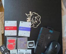 Logitech G Pro X Superlight + SkyPAD 3.0 XL Glass Mouse Pad + Xraypad Obsidian Skates - Full Set, Excellent Condition, Complete - Full Boxed