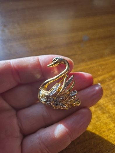 Vintage Gold Plated Glass Diamonds Swan Brooch
