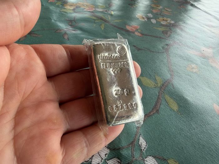 250g silver Umicore bar 999