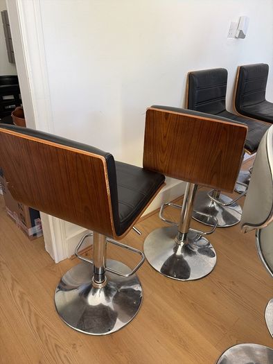 4 bar stools