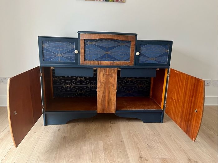 SALE!Stunning Vintage Cocktail Cabinet/Drinks Cabinet/ Sideboard