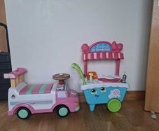 Ice cream car and bar