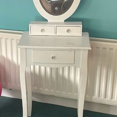 free kids dressing table