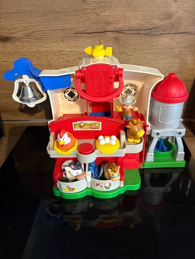 Fisher-Price Little People Playset Caring for Animals Farm