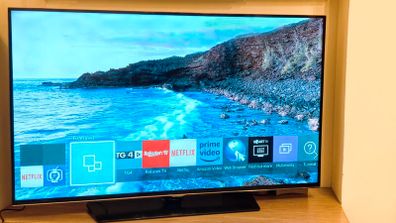 48" FHD Samsung Full HD Smart TV UE48H5500 with Stand & Original Remote