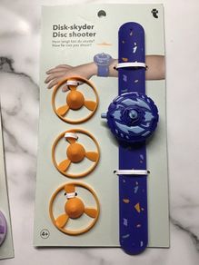 Disc Shooter with 3 disks and additional card of 9 spare discs