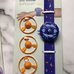Disc Shooter with 3 disks and additional card of 9 spare discs