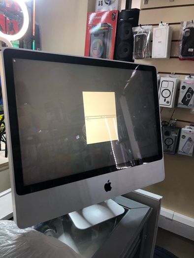 iMac 21 with keyboard and mouse.