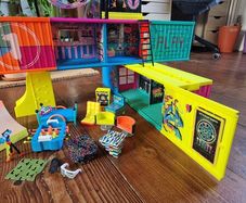 LOL surprise remix clubhouse house with accessories