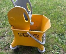 DOSCO professional mop bucket with wringer