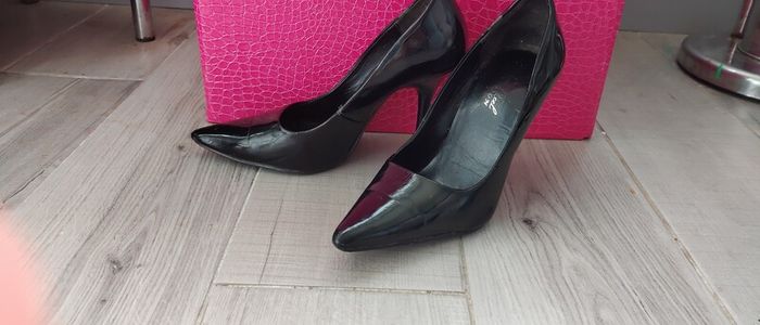 Black lacquered heels size UK 2 worn