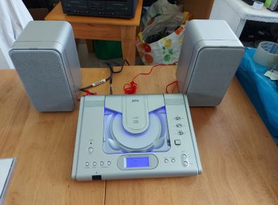 jWIN Micro Hi-Fi CD Player with AM-FM Stereo Radio, Model JX-CD7160, new, never used and working perfect