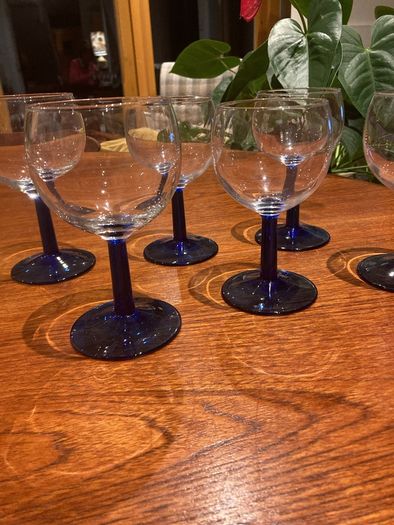 A bundle of Vintage Retro Luminarc Arcoroc Made in France Mid Century Cobalt Stemmed Wine Glasses ( 6 )