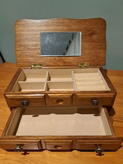 Wooden jewellery box