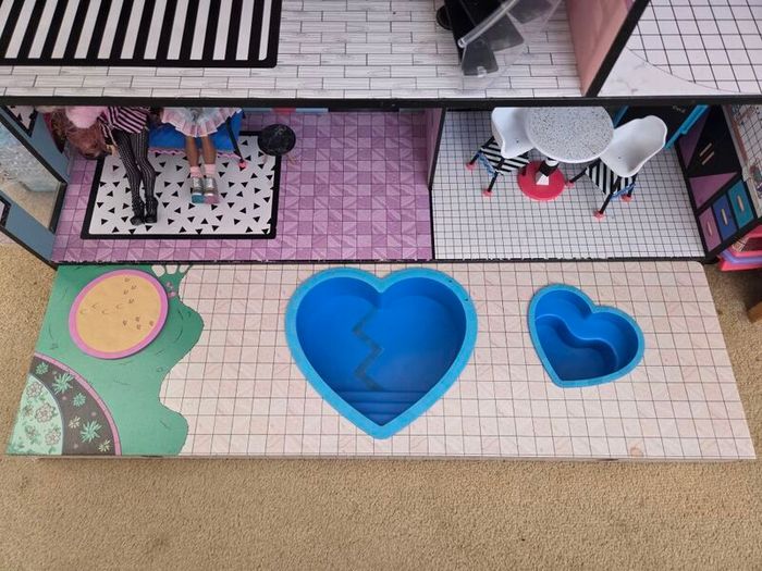 LOL Dolls house including Lol dolls and all furniture