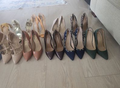 14 pairs of women's shoes