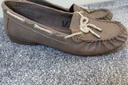 Flat shoes