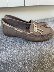 Flat shoes