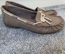 Flat shoes