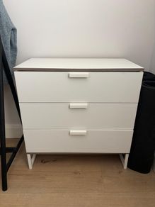 chest of drawers