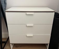 chest of drawers