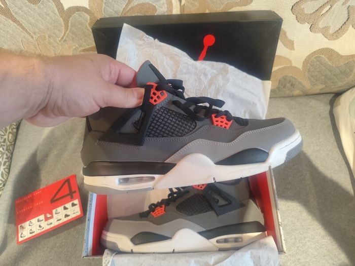 Air Jordan 4 Retro