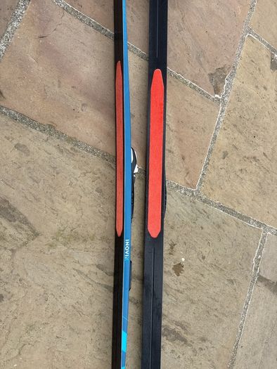 Cross country skis