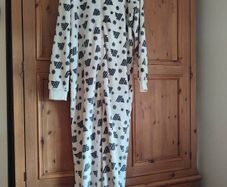 Size L one-piece pyjama