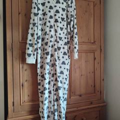 Size L one-piece pyjama