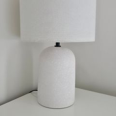 2x White stone contemporary lamps