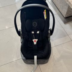 Cybex car seat with 360 isofix base