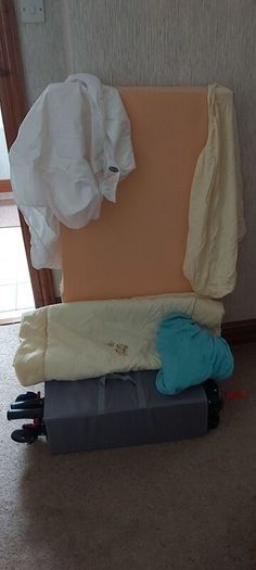 Travel Cot + Deep Mattress +++