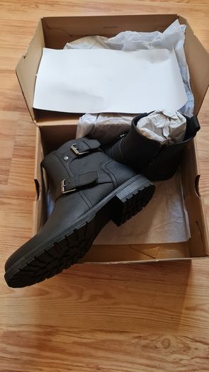 mens Black  boots. New in box