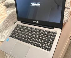 Asus E403sa 14  Pentium N3700, 2gb Ram, 28gb Emmc  Swap For  Phone