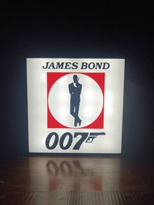 Bond 007 Lightbox