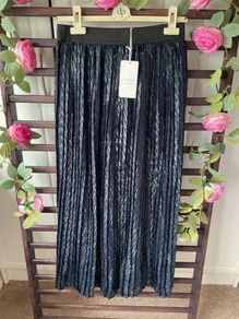 skirt Bnwt navy party wear skirt size medium large lilie rose brand